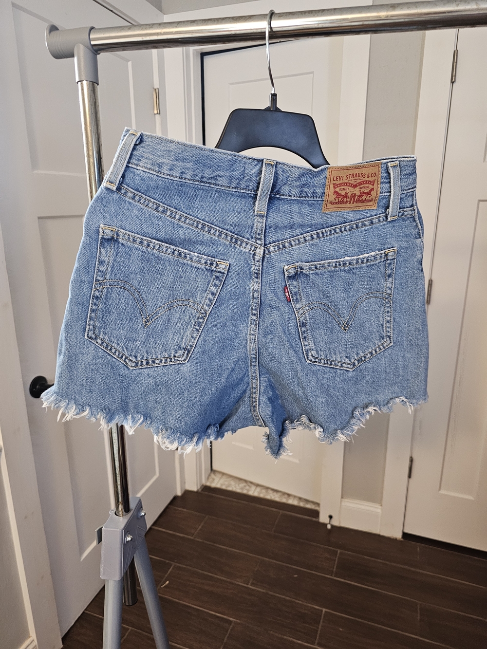 Levi's Women's Light Blue Frayed Denim Cutoff Shorts Size 26